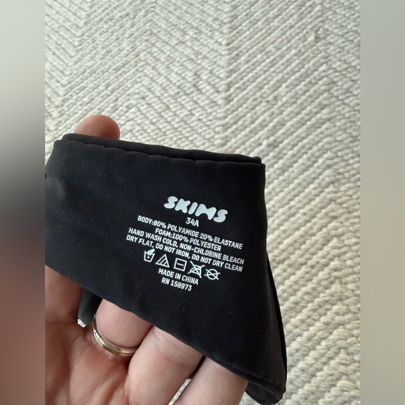 NWT Skims Onyx Black Fits Everybody T-Shirt Bra Adjustable 34A - Picture 5 of 5